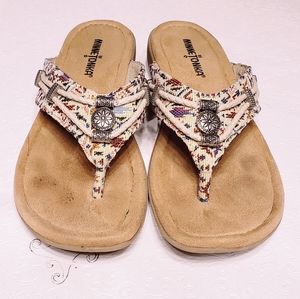 Minnetonka Women's Multicolor Sandals